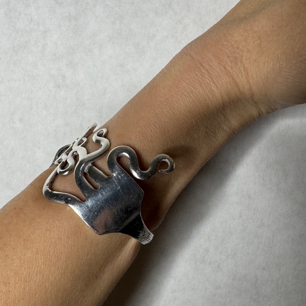 Silver Curled & Twisted Double Fork Hinged Bangle Bracelet - Picture 8 of 9